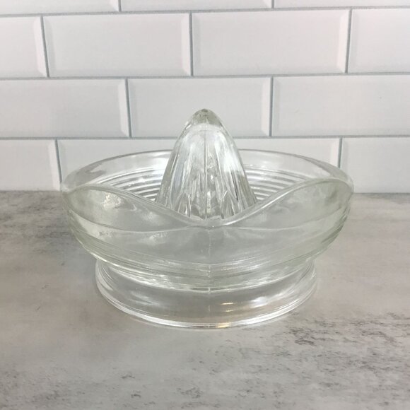 Vintage Citrus Juicer Heavy Glass Reamer Squeezer Handle Spout Orange Lemon Lime - Picture 2 of 8